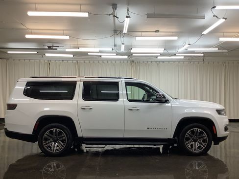Used 2023 Jeep Wagoneer L Series II AWD/4WD image 4
