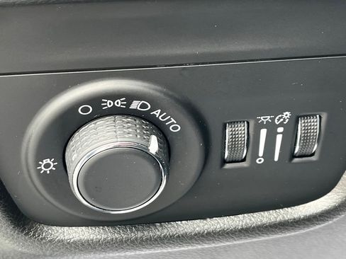 Used 2022 Jeep Grand Cherokee Altitude image 11