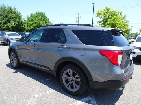 Used 2023 Ford Explorer XLT w/ Equipment Group 202A AWD/4WD image 6