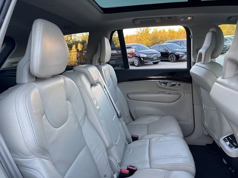 Used 2018 Volvo XC90 T6 Momentum w/ Convenience Package image 7