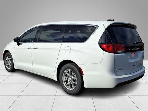 New 2026 Chrysler Voyager LX image 4