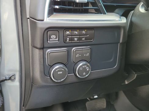 Used 2026 Chevrolet Suburban LT RWD image 21