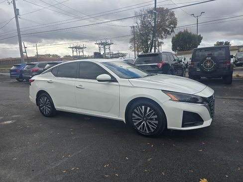 Used 2023 Nissan Altima 2.5 SV image 6