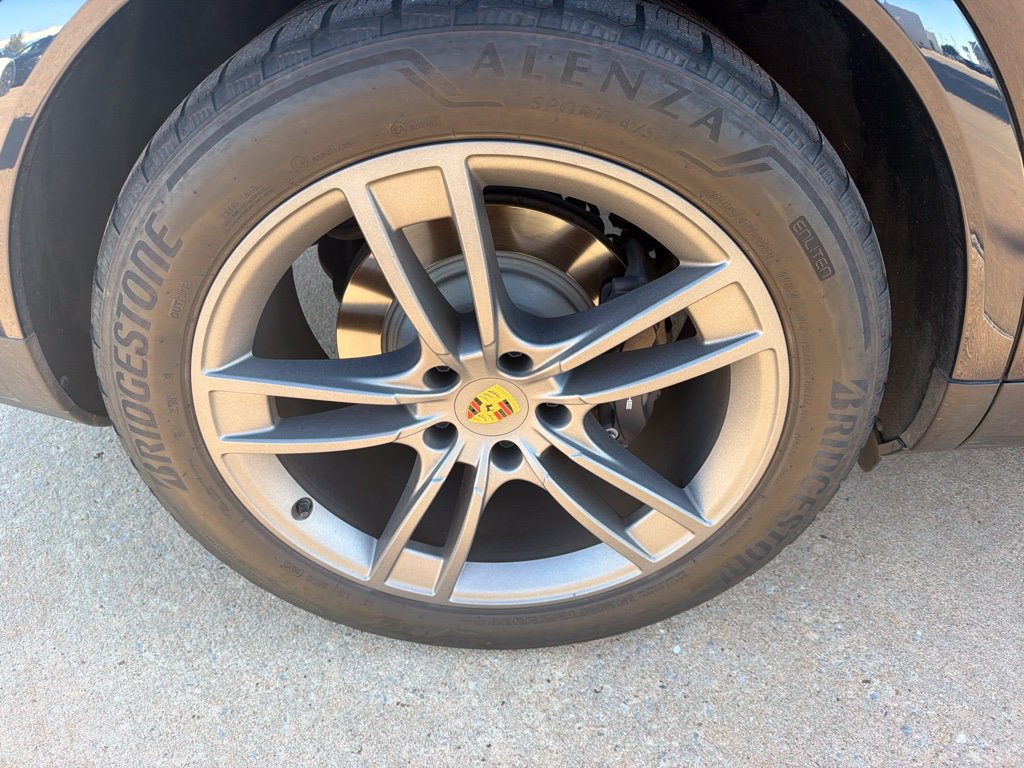 Used 2024 Porsche Cayenne AWD/4WD image 11