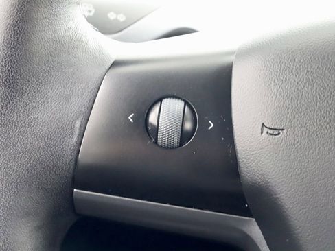 Used 2023 Tesla Model Y Long Range AWD/4WD image 17