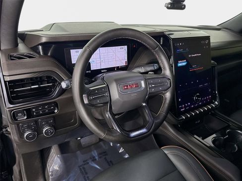 Used 2025 GMC Yukon XL AT4 w/ AT4 Premium Package AWD/4WD image 10