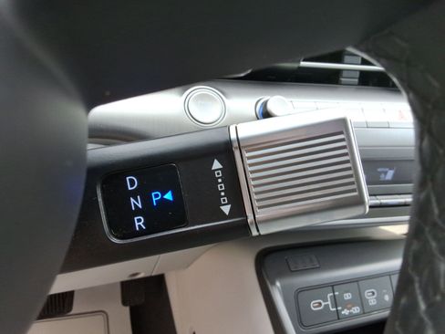 Used 2025 Hyundai Kona Limited image 16