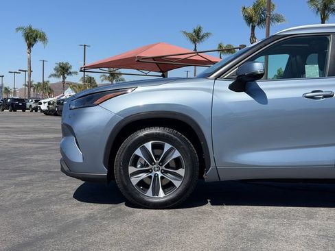 Used 2024 Toyota Highlander XLE FWD image 25