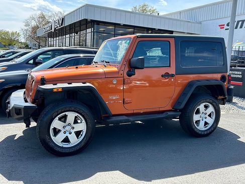 Used 2011 Jeep Wrangler Sahara AWD/4WD image 2