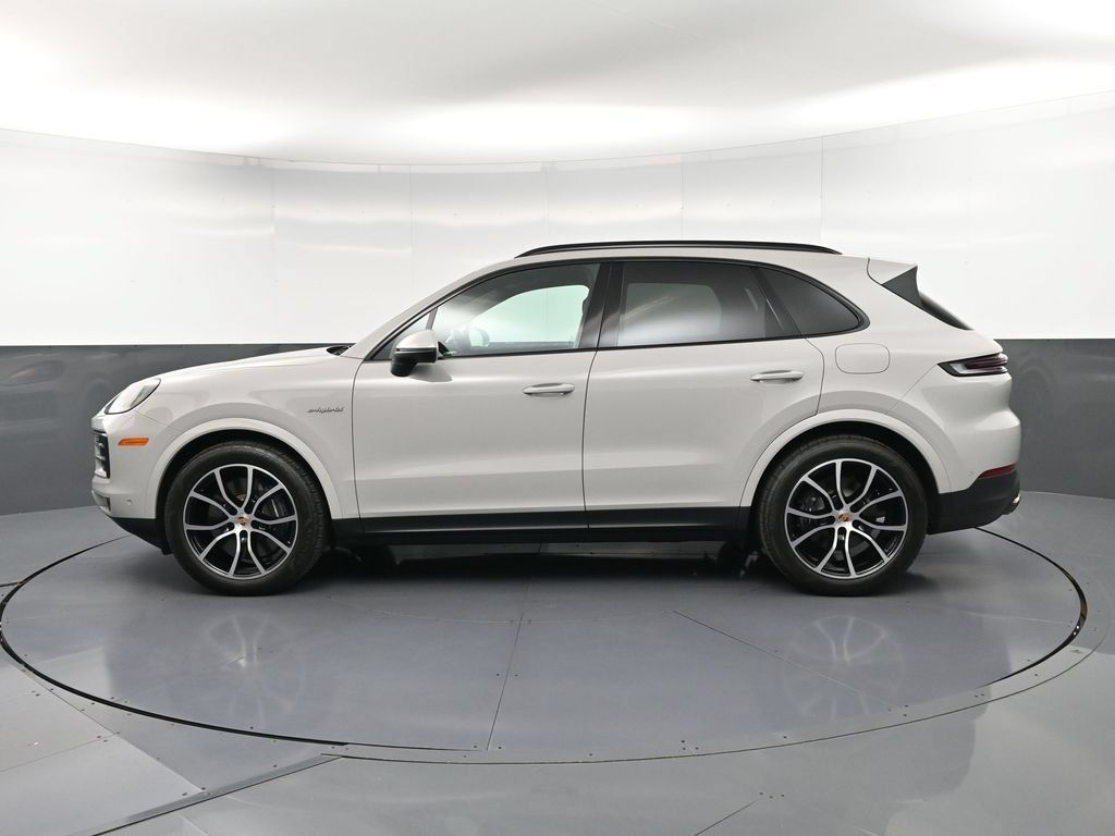 Certified 2026 Porsche Cayenne E-Hybrid AWD/4WD image 2