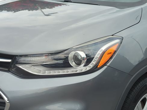 Used 2020 Chevrolet Trax LT w/ LT Convenience Package FWD image 28