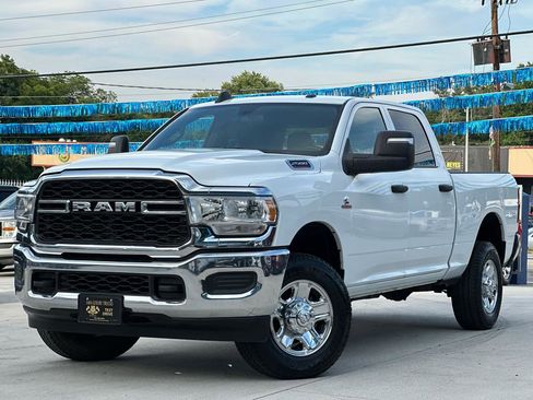 Used 2024 RAM 2500 Tradesman w/ Chrome Appearance Group AWD/4WD image 3