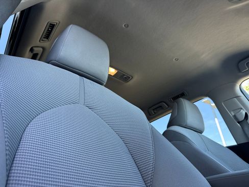 Used 2021 Toyota Highlander LE FWD image 17
