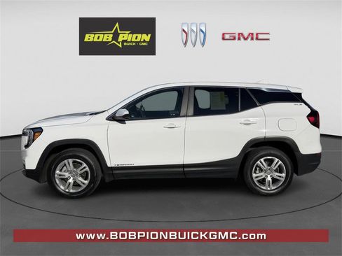 Used 2024 GMC Terrain SLE image 3