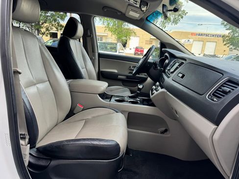 Used 2020 Kia Sedona EX image 20