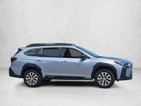 Used 2025 Subaru Outback AWD/4WD image 4