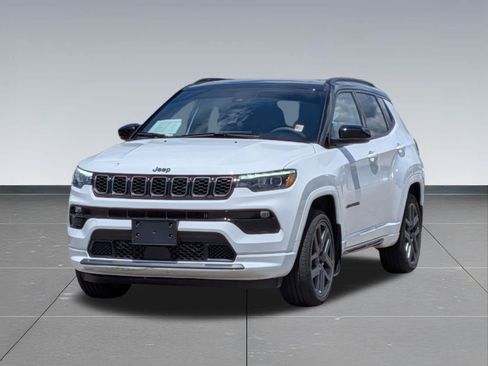 Used 2025 Jeep Compass Limited w/ High Altitude Package AWD/4WD image 9