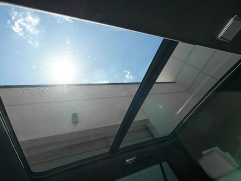 Used 2026 Cadillac Escalade V w/ LPO, ONYX Package image 28