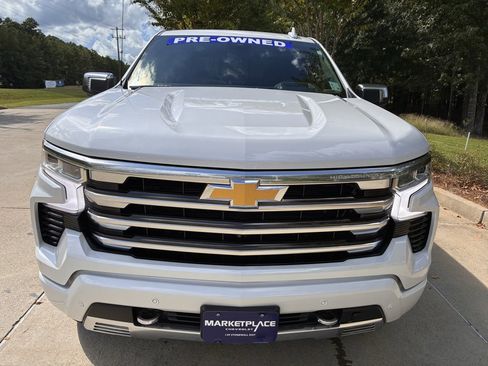 Used 2023 Chevrolet Silverado 1500 High Country w/ Technology Package image 3