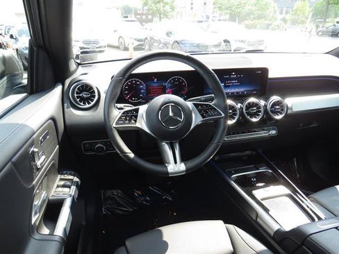 Used 2026 Mercedes-Benz GLB 250 4MATIC image 10