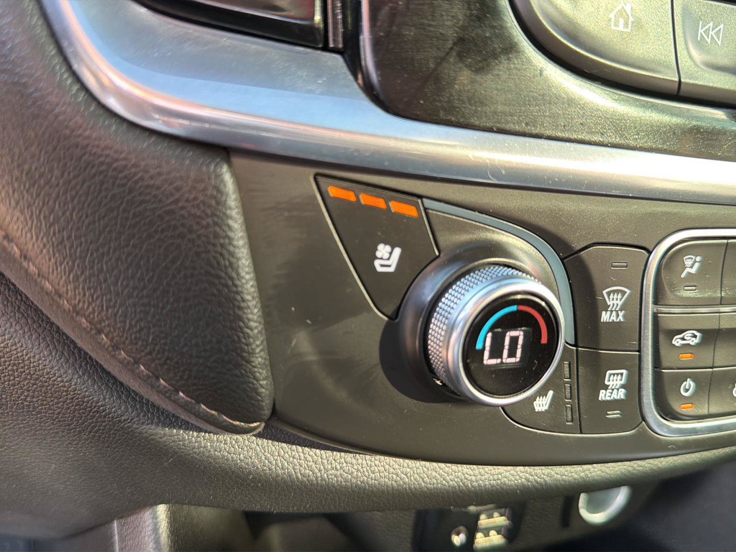 Used 2023 Chevrolet Traverse High Country AWD/4WD image 29