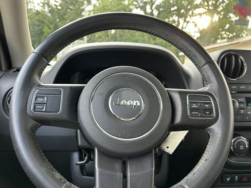 Used 2016 Jeep Patriot Latitude w/ Sun/Sound Group AWD/4WD image 16