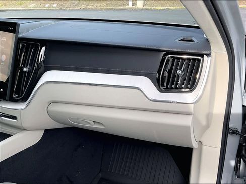 New 2026 Volvo XC60 B5 Ultra w/ Protection Package Premier image 28