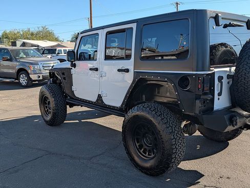 Used 2015 Jeep Wrangler Unlimited Rubicon image 10