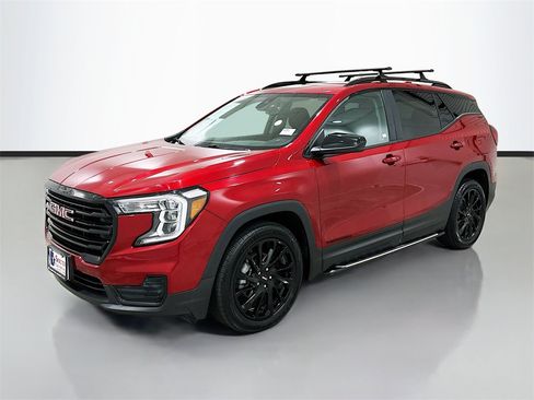 Used 2023 GMC Terrain SLE w/ Driver Convenience Package image 3