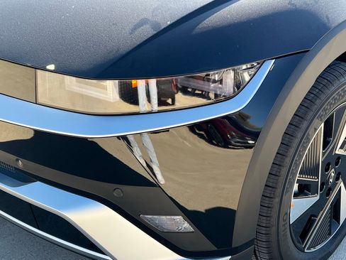 New 2026 Hyundai Ioniq 5 SE image 4