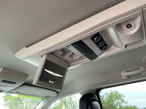 Used 2015 Chrysler Town & Country Touring w/ Driver Convenience Group FWD image 35