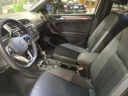 Used 2024 Volkswagen Tiguan SE R-Line AWD/4WD image 17