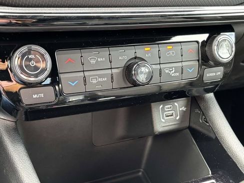 New 2026 Jeep Compass Limited image 25