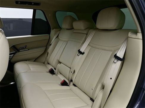 Used 2024 Land Rover Range Rover SE image 13