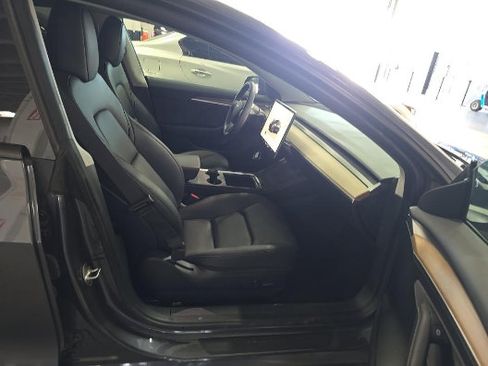 Used 2023 Tesla Model 3 Standard Range RWD image 3