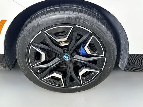 Used 2024 BMW iX xDrive50 w/ Premium Package AWD/4WD image 32
