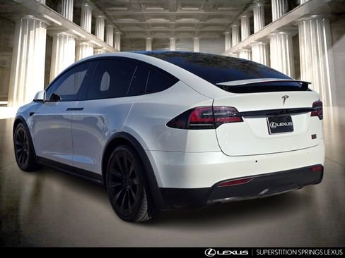 Used 2022 Tesla Model X Plaid image 7