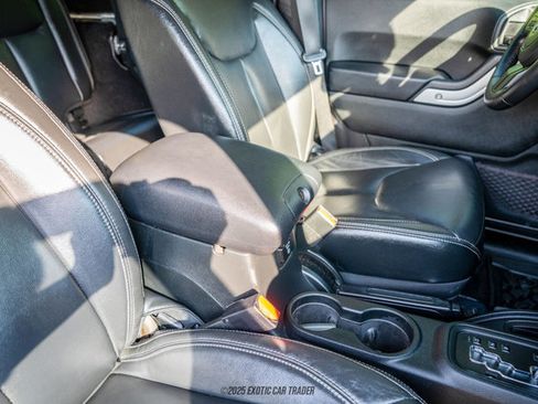 Used 2016 Jeep Wrangler Unlimited Rubicon w/ Connectivity Group image 24