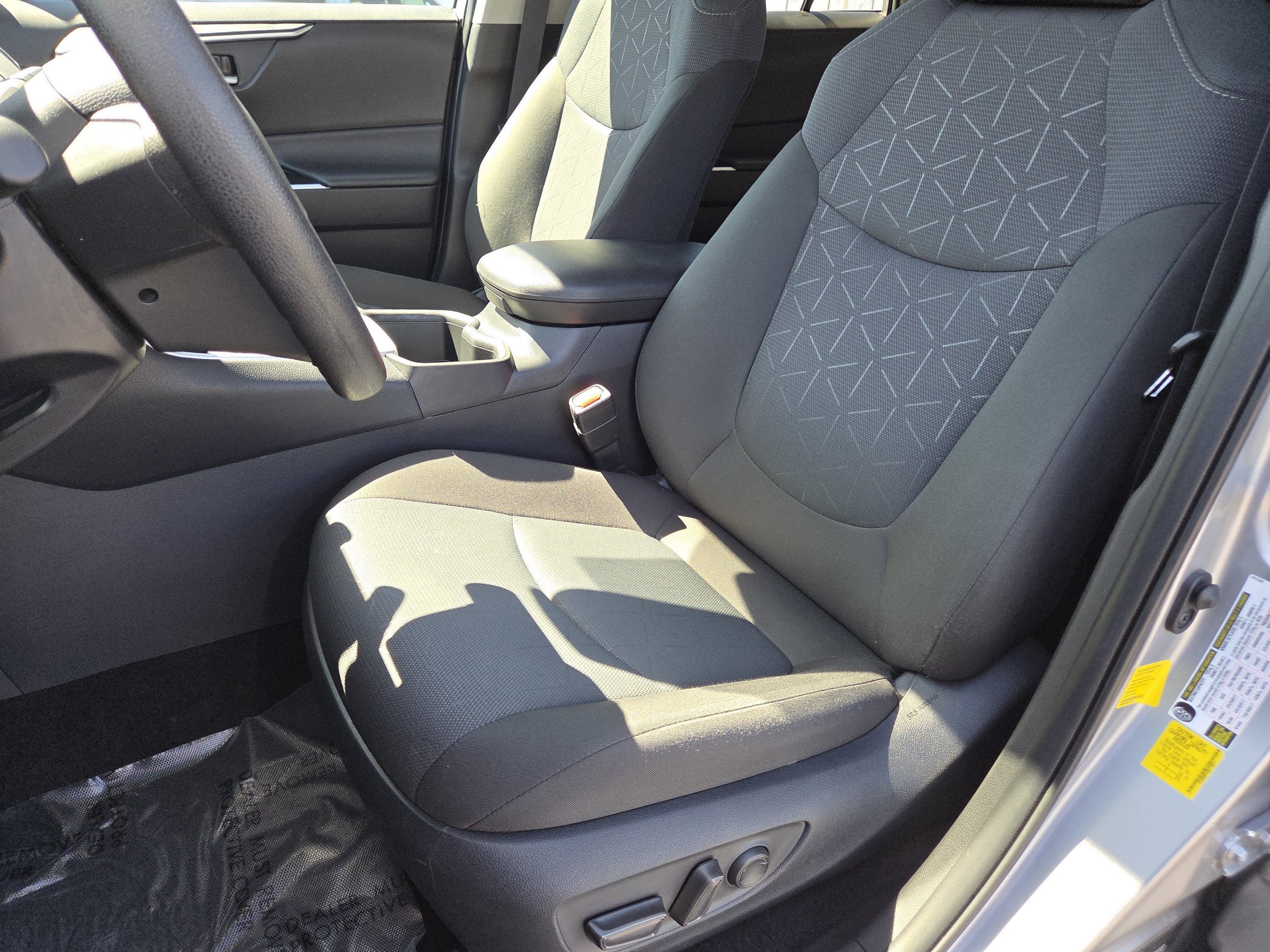 Used 2025 Toyota RAV4 XLE AWD/4WD image 6