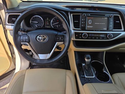 Used 2016 Toyota Highlander XLE AWD/4WD image 14