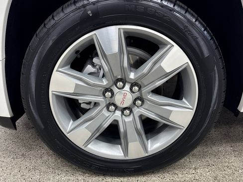 Used 2019 GMC Acadia Denali w/ Technology Package image 2