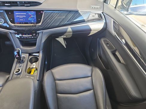 Used 2023 Cadillac XT6 Premium Luxury image 16