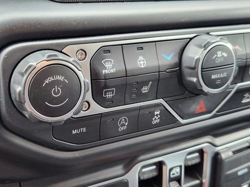 Used 2022 Jeep Wrangler Unlimited Sport AWD/4WD image 37