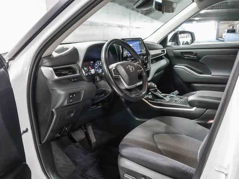 Certified 2023 Toyota Highlander LE image 18