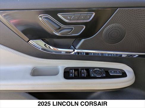 New 2025 Lincoln Corsair Reserve image 7