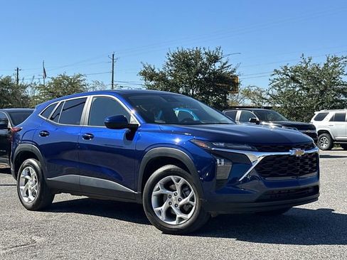 Used 2024 Chevrolet Trax LS w/ LS Convenience Package image 8