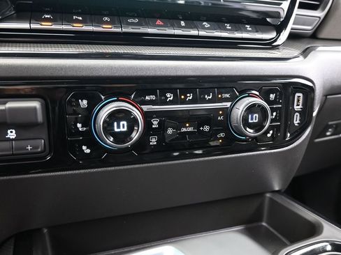 Used 2025 Chevrolet Silverado 1500 ZR2 w/ Technology Package image 35