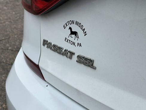 Used 2018 Volkswagen Passat 2.0T SEL Premium image 9