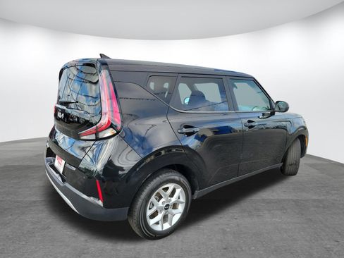 Used 2025 Kia Soul LX w/ LX Technology Package FWD image 5