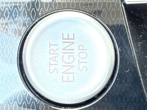 New 2026 Volkswagen Taos SEL image 36